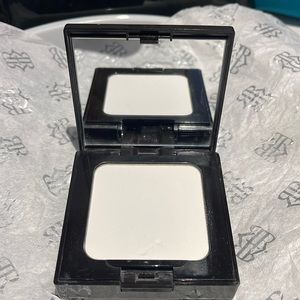 Laura Mercier invisible pressed setting powder UNIVERSAL